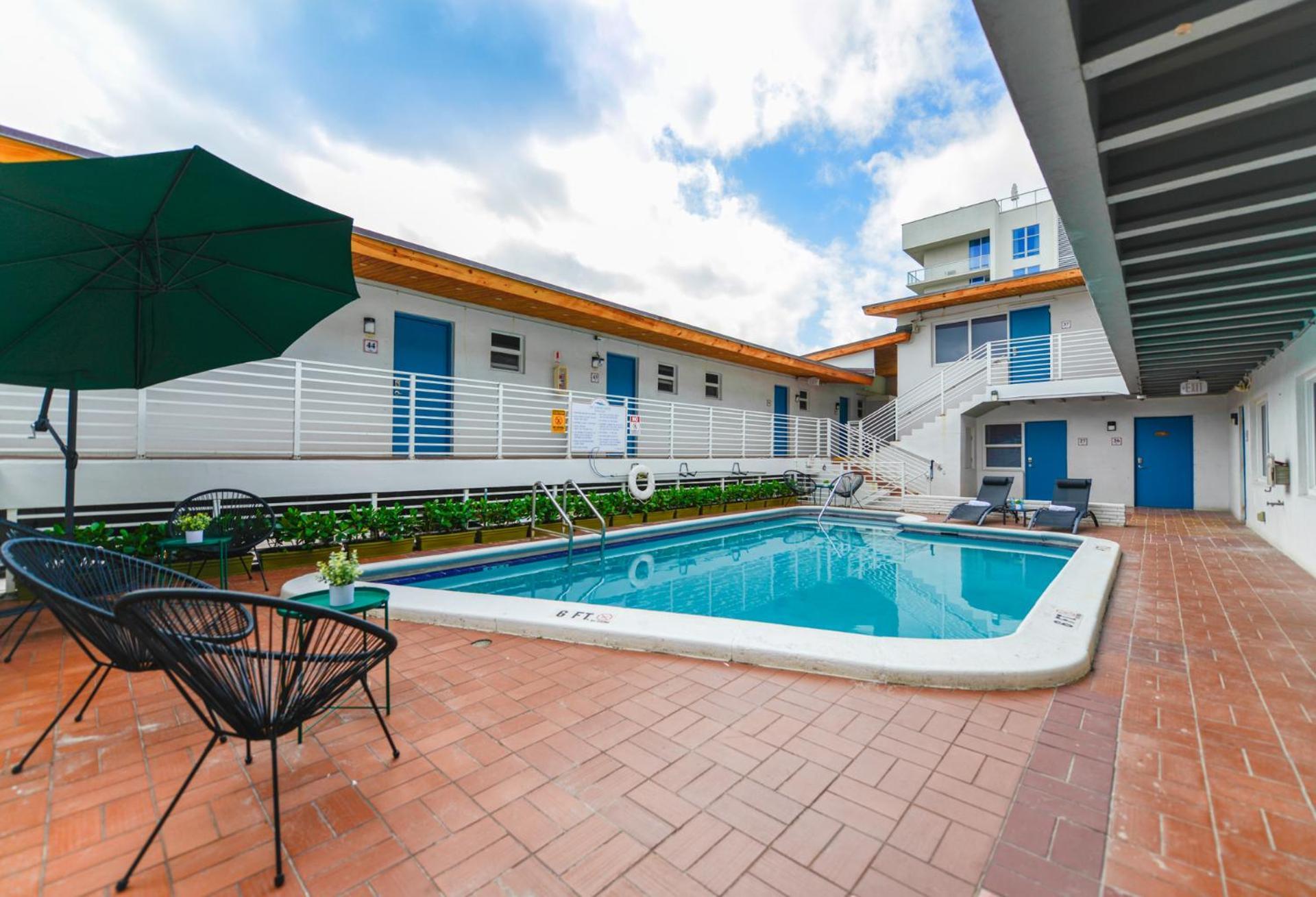 Peaceful By The With Parking - M25 * Hollywood