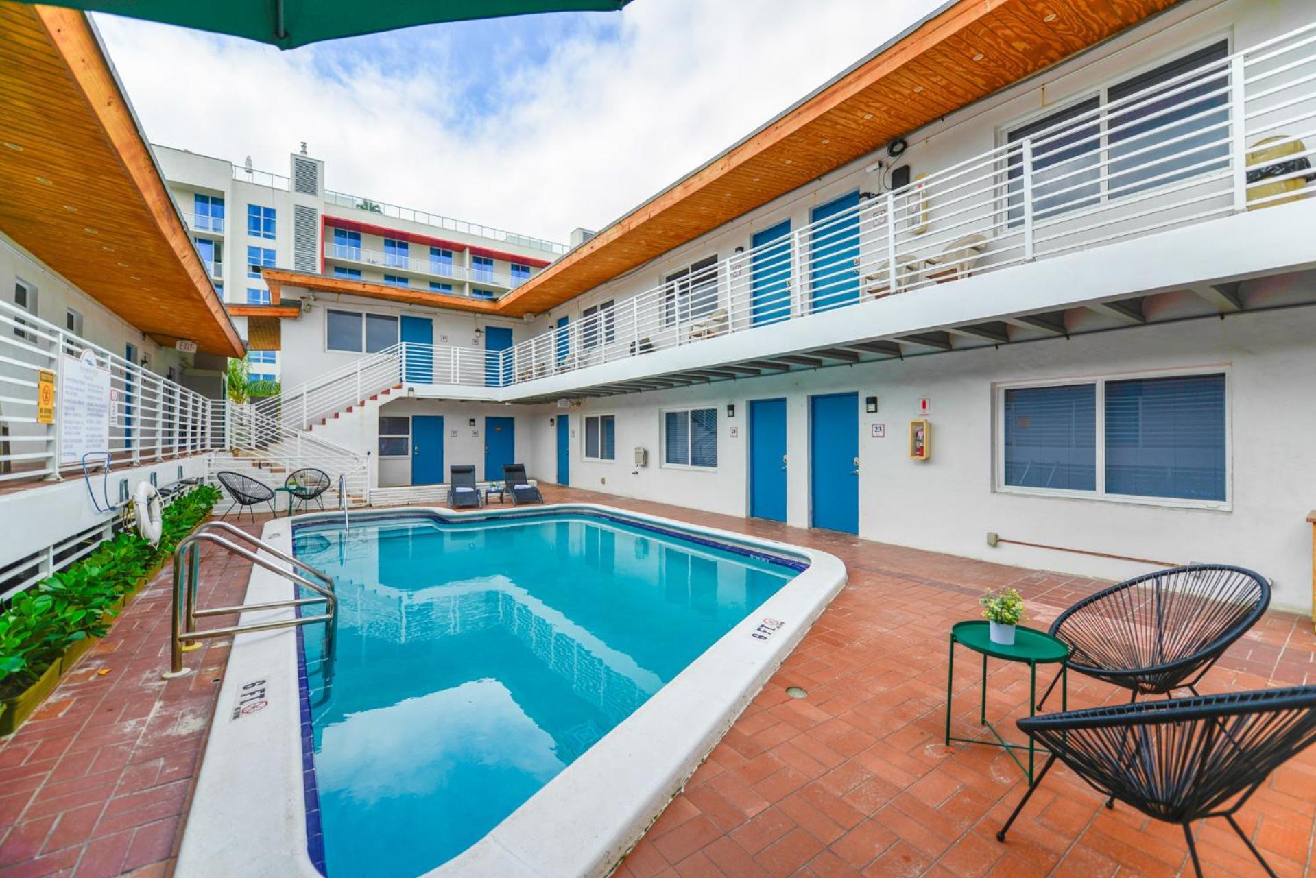 Peaceful By The With Parking - M25 Apartment *